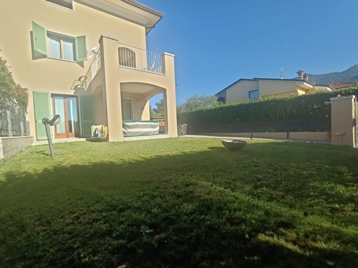 casa indipendente in vendita a Carrara in zona Fossone
