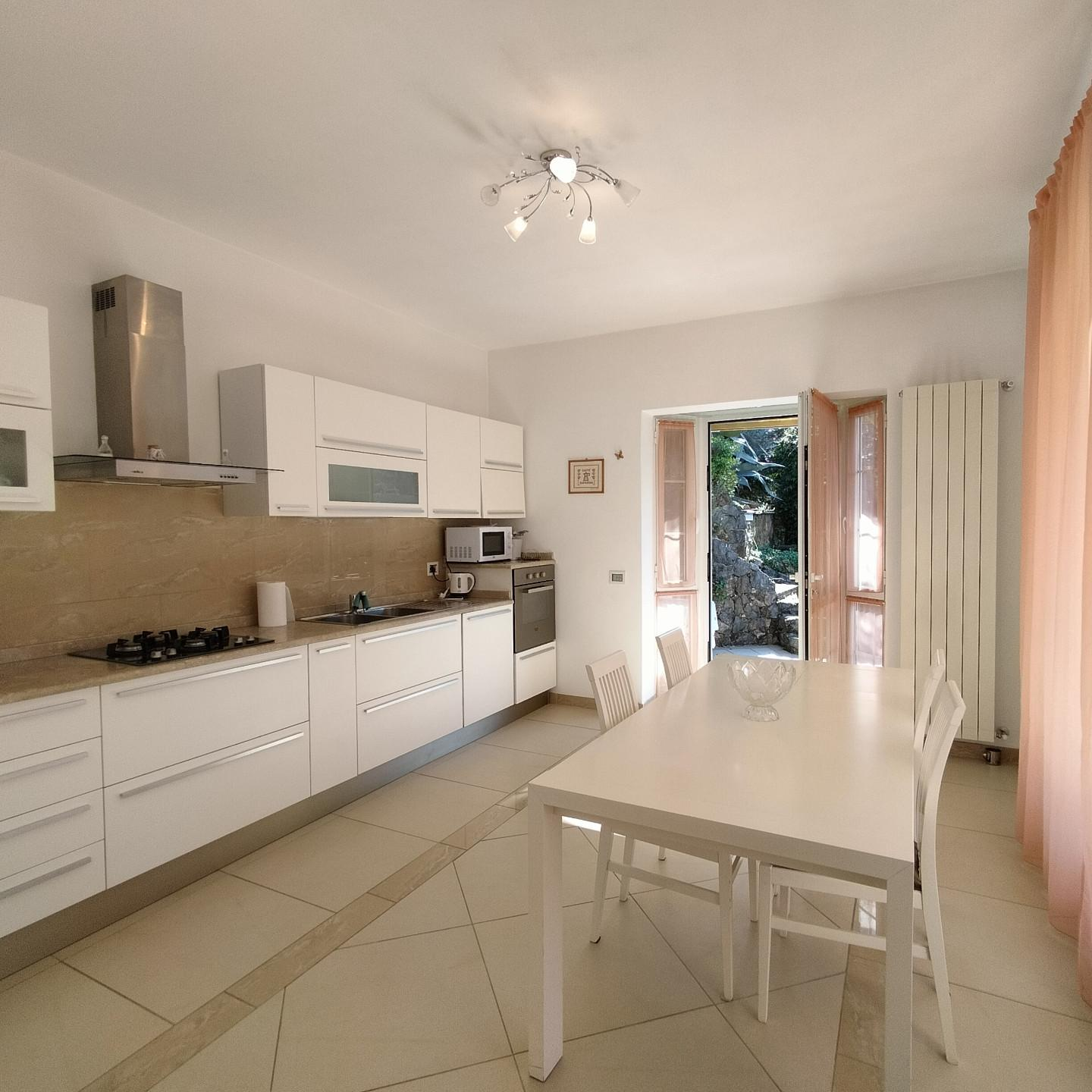 casa indipendente in vendita a Carrara in zona Centro Città