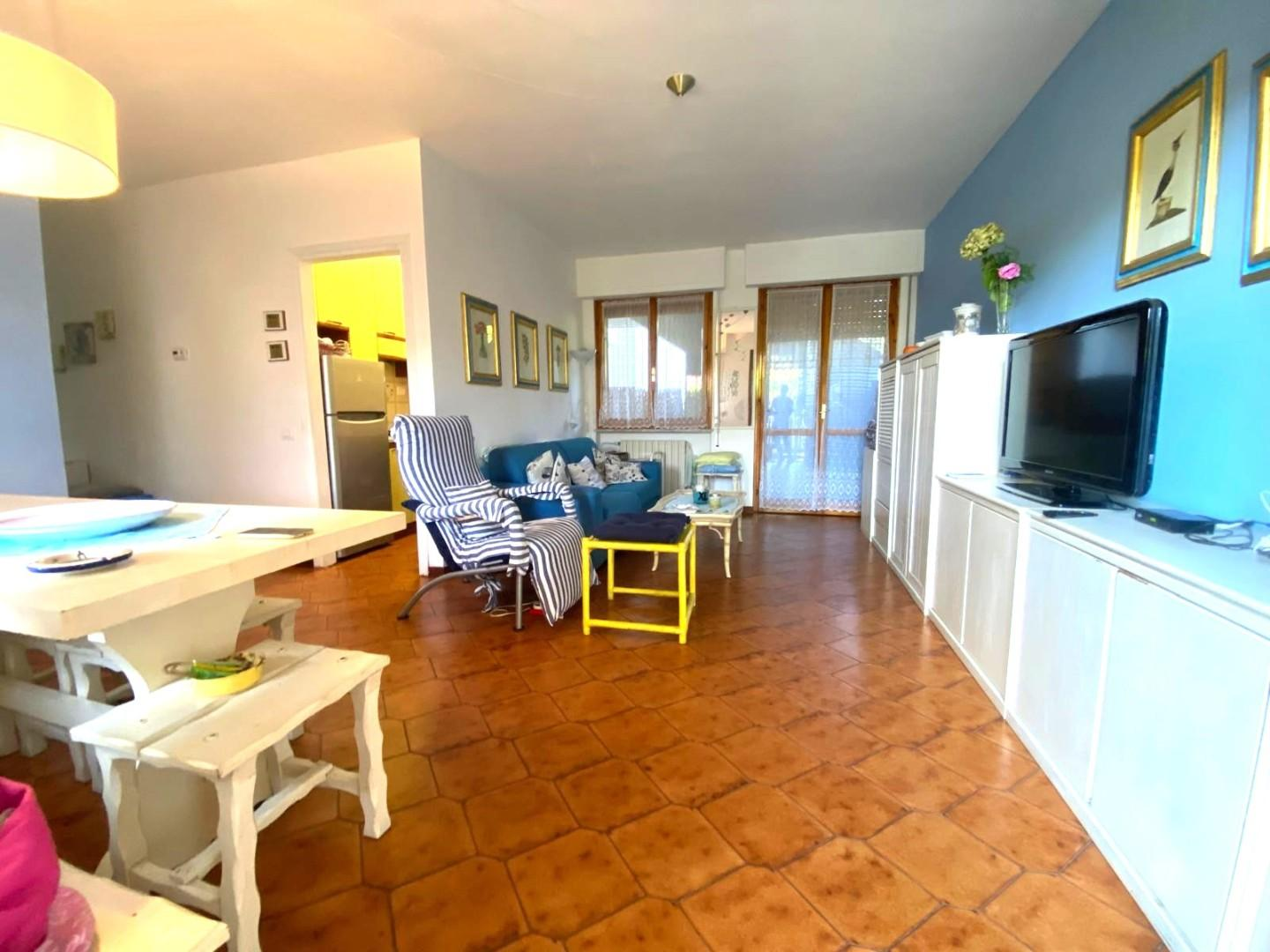 appartamento in vendita a Massa in zona Marina di Massa