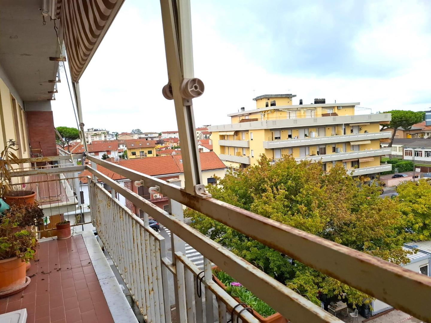 appartamento in vendita a Carrara in zona Marina di Carrara