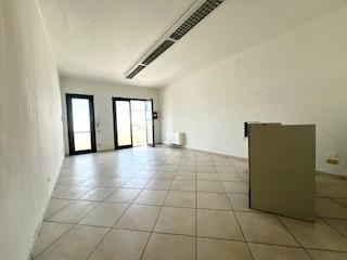 locale commerciale in affitto a Pontedera