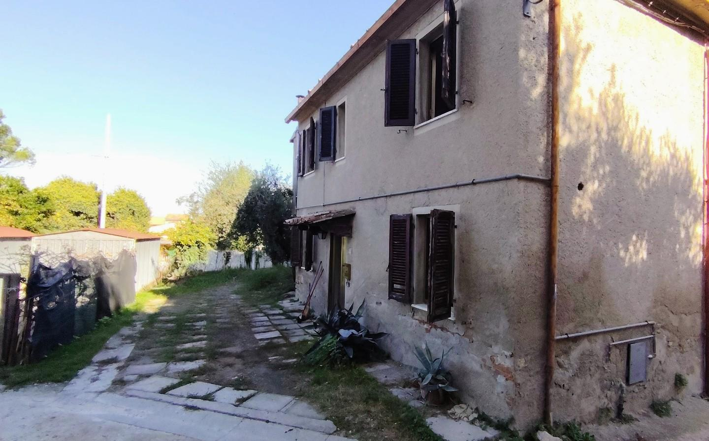 casa indipendente in vendita a Casciana Terme Lari in zona Perignano