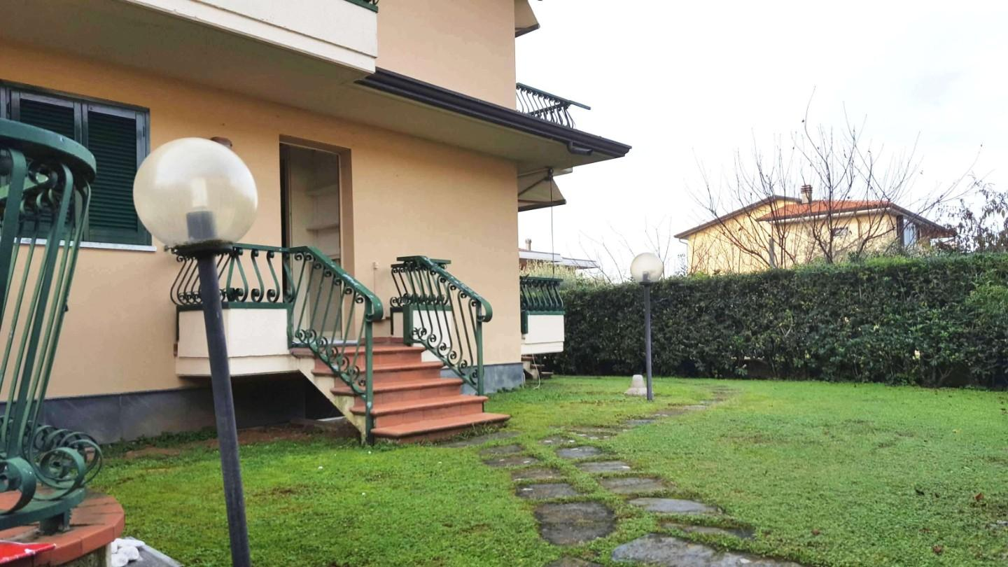 casa indipendente in vendita a Massa in zona Centro Storico
