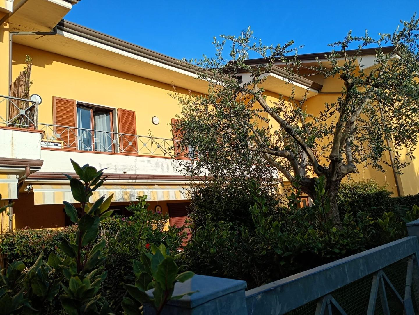 appartamento in vendita a Massa in zona Marina di Massa