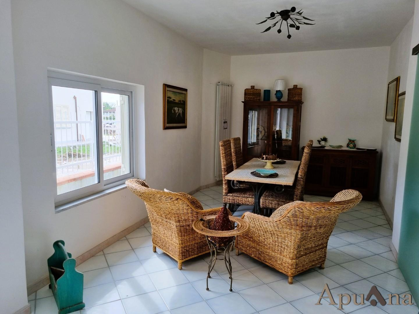 casa indipendente in vendita a Massa in zona Marina di Massa