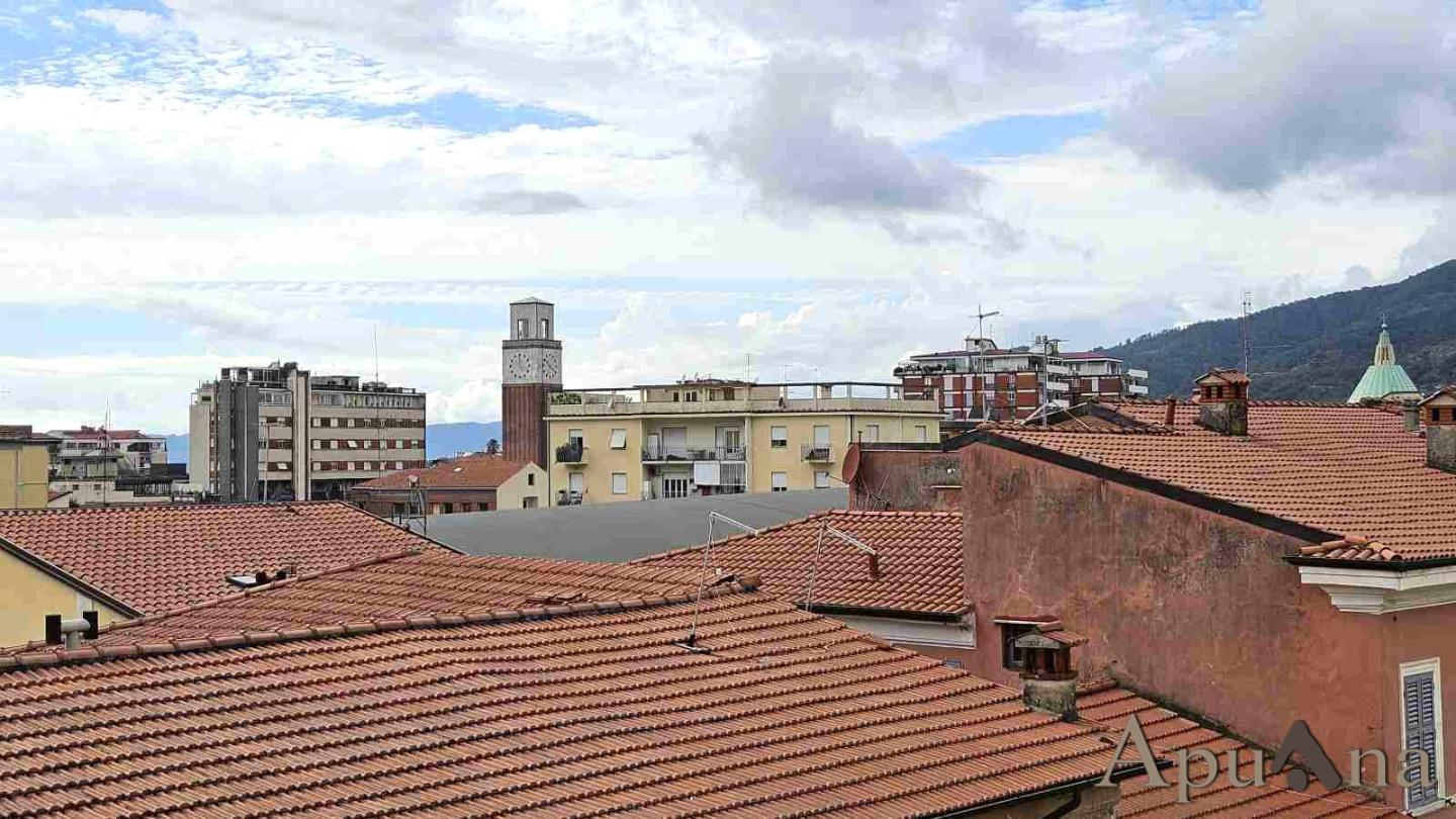 appartamento in vendita a Massa in zona Centro Storico
