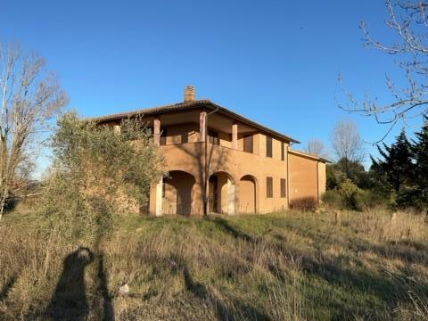 casa indipendente in vendita a Siena