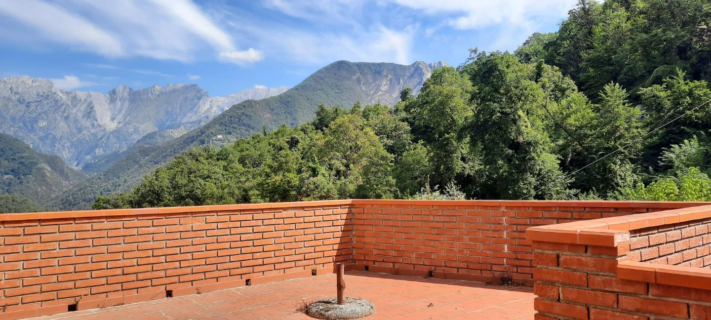 appartamento in vendita a Massa in zona Pariana
