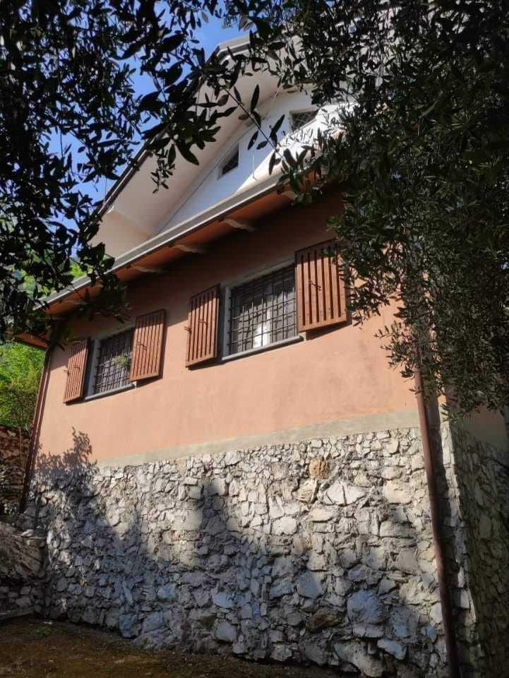 casa indipendente in vendita a Massa in zona Antona