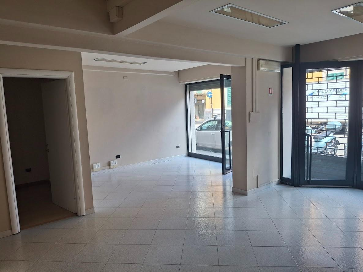 locale commerciale in vendita a Pisa in zona Stazione