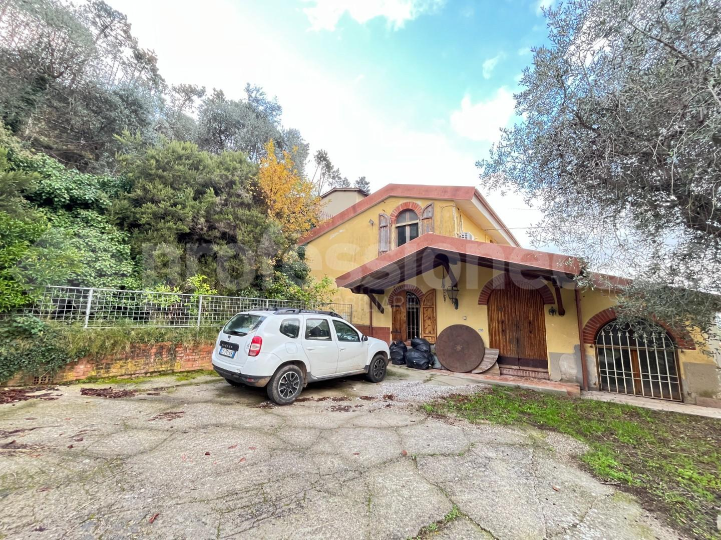 casale in vendita a Calci