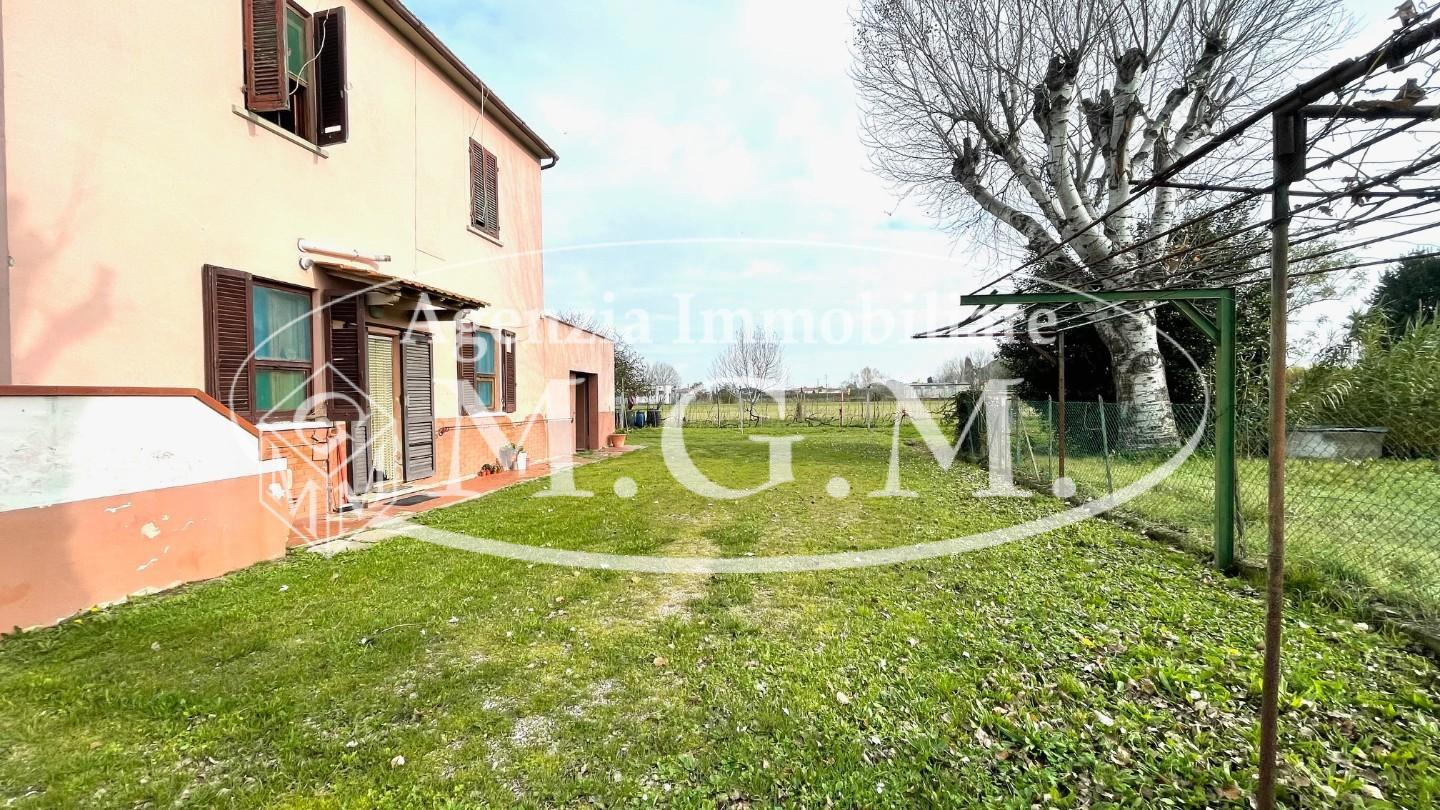 casa indipendente in vendita a Pontedera in zona Santa Lucia