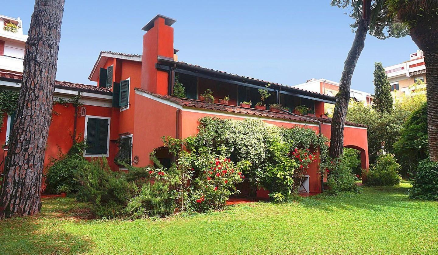 casa indipendente in vendita a Carrara in zona Marina di Carrara