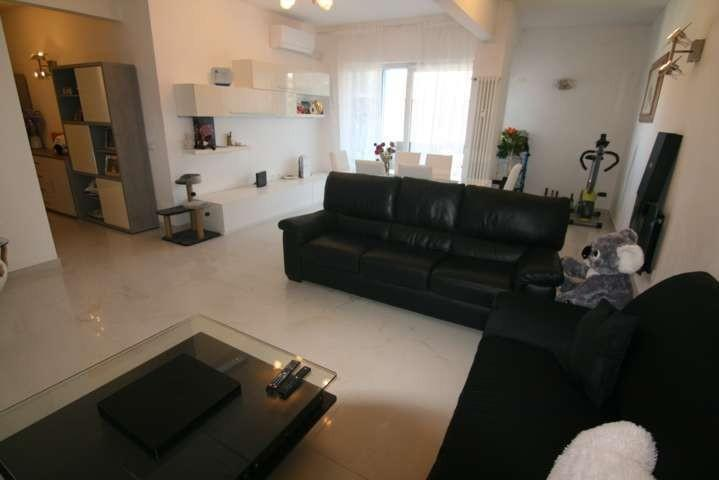 appartamento in vendita a Carrara in zona Centro Città