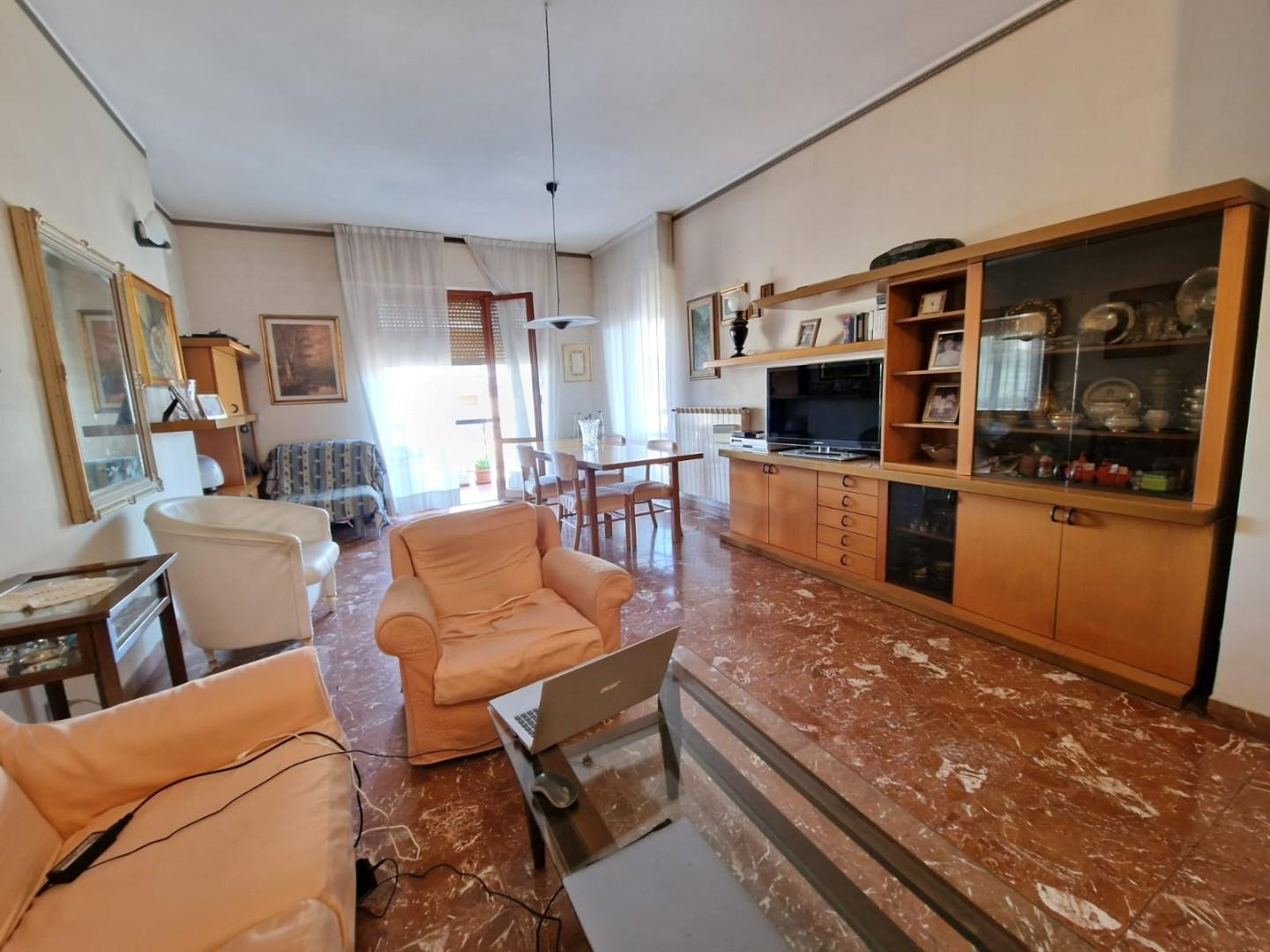 appartamento in vendita a Carrara in zona Centro Città