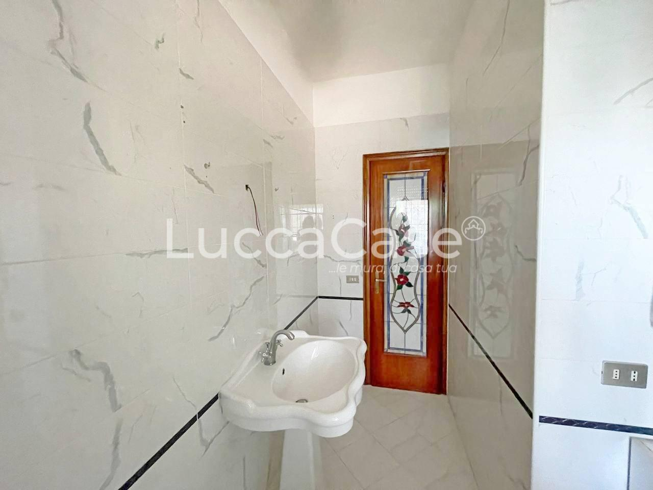 casa indipendente in vendita a Viareggio in zona Torre del Lago