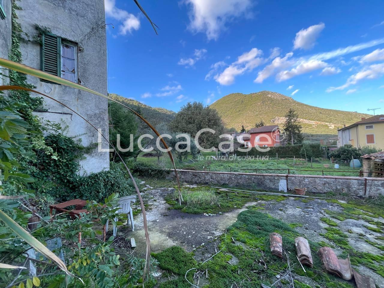casa indipendente in vendita a Lucca in zona Centro Città