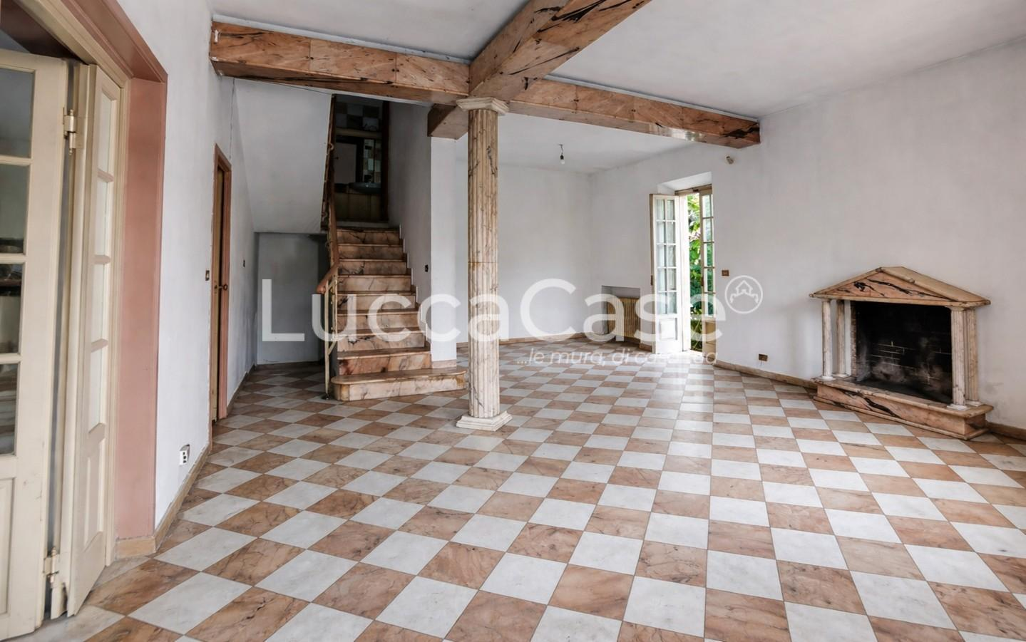 casa indipendente in vendita a Lucca in zona Pontetetto