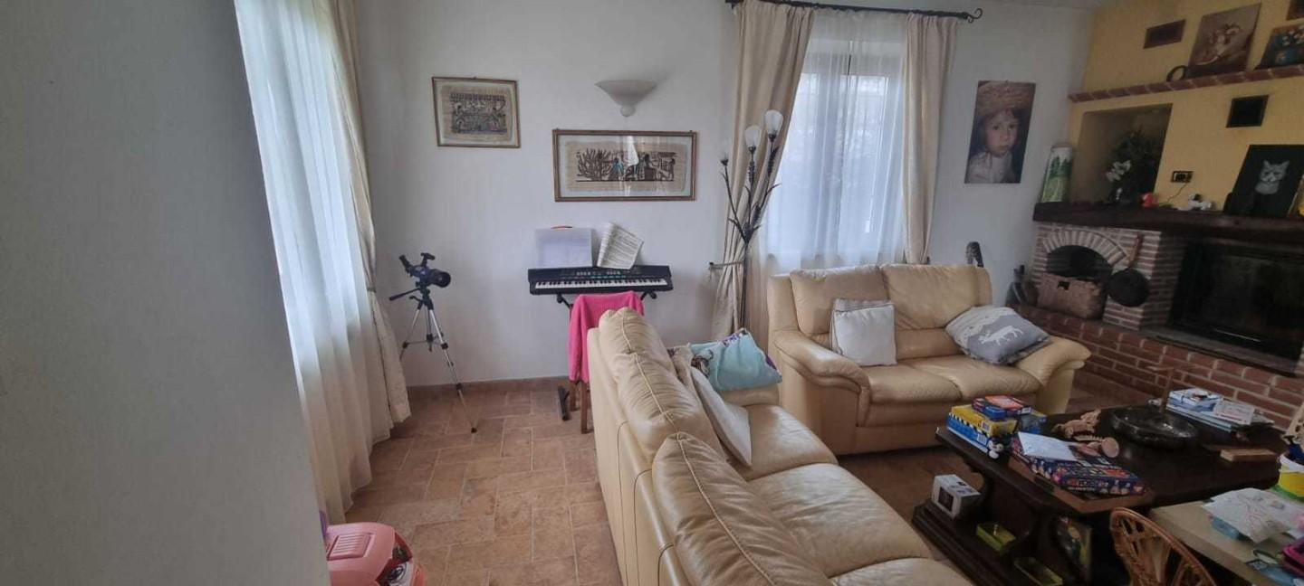 casa indipendente in vendita a Carrara in zona Marina di Carrara