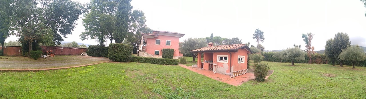 casa indipendente in vendita a Castelnuovo Magra