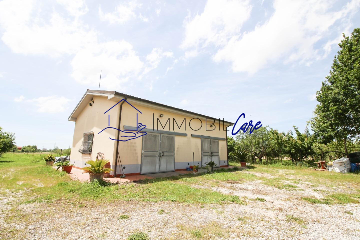 casale in vendita a Cascina in zona Titignano