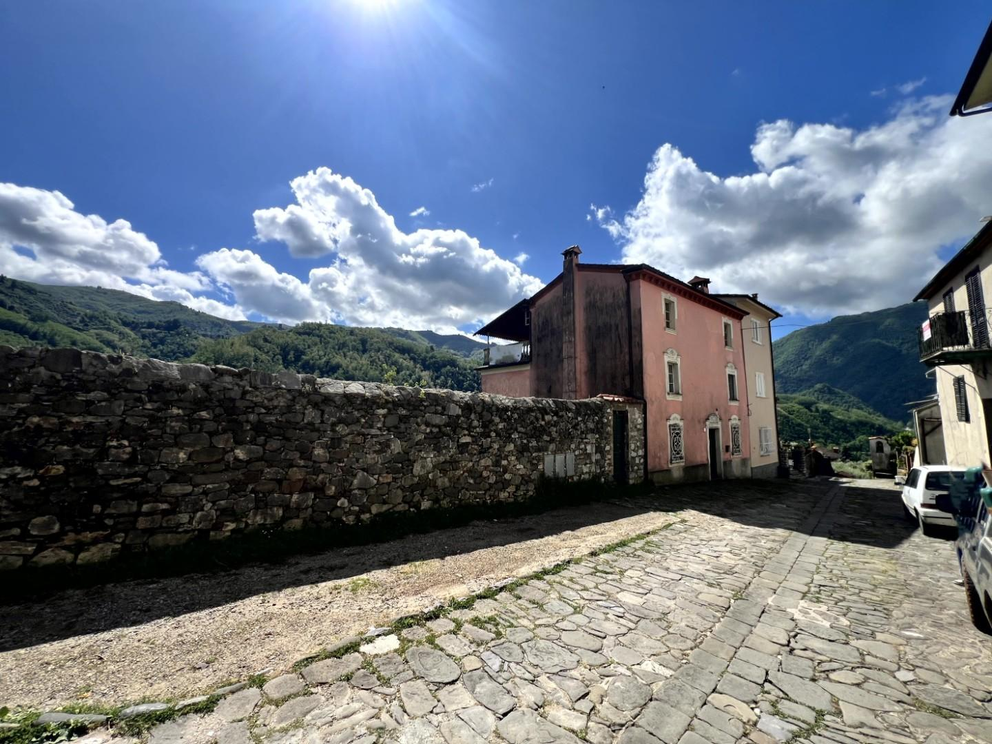casa indipendente in vendita a Borgo a Mozzano