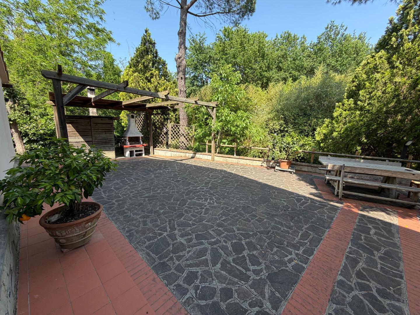 casa indipendente in vendita ad Empoli in zona Pozzale