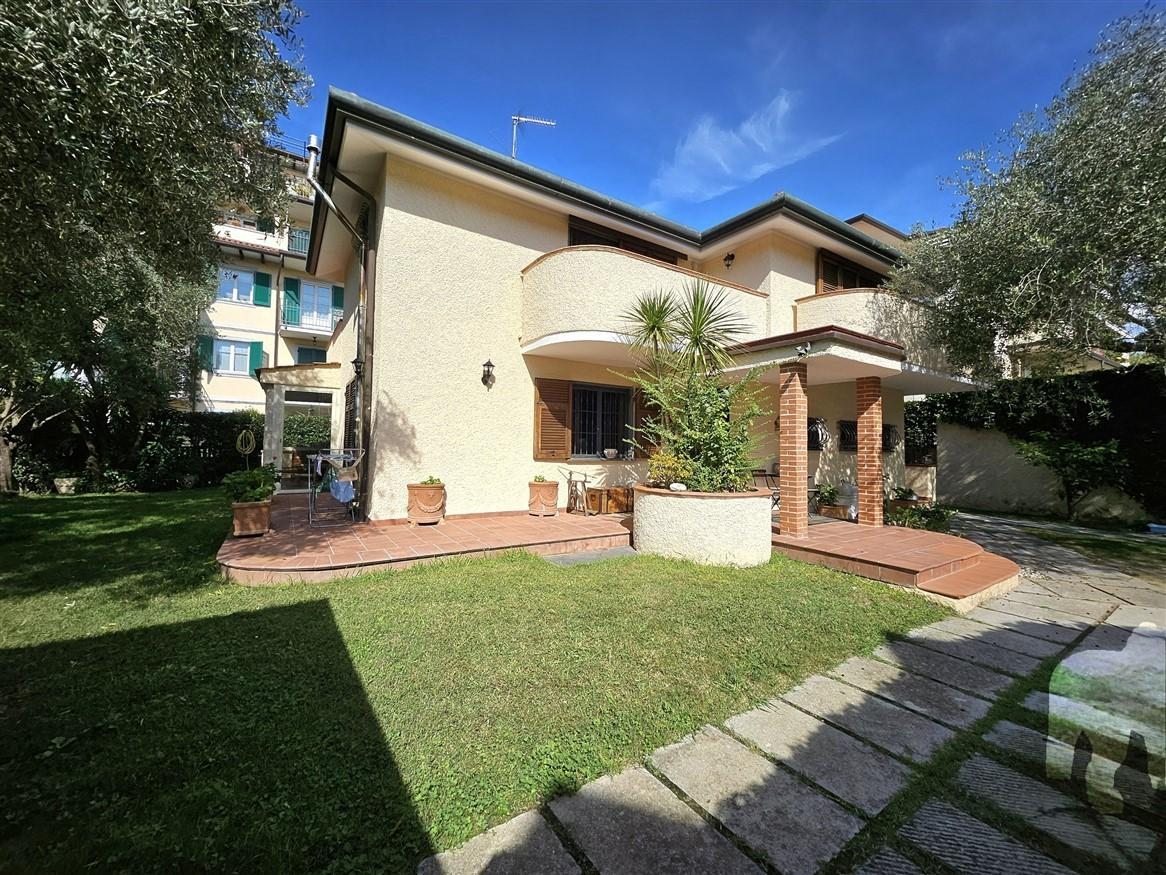 casa indipendente in vendita a Massa in zona Centro Storico