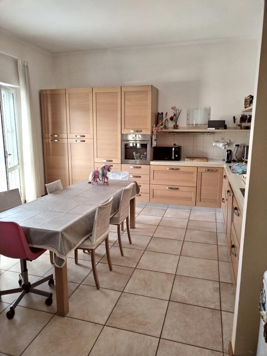 appartamento in vendita a Carrara in zona Marina di Carrara