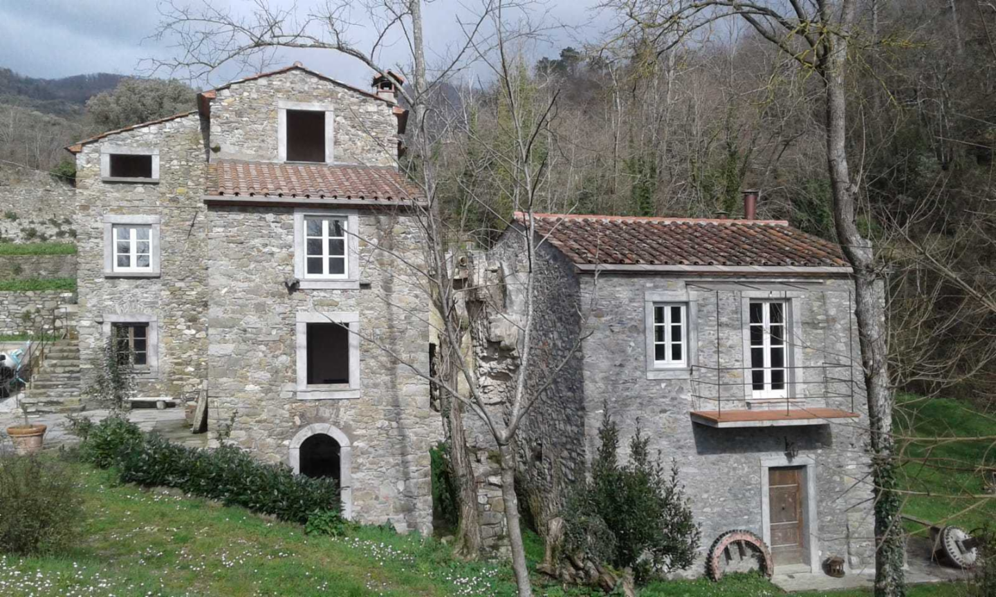 casa indipendente in vendita a Castelnuovo Magra