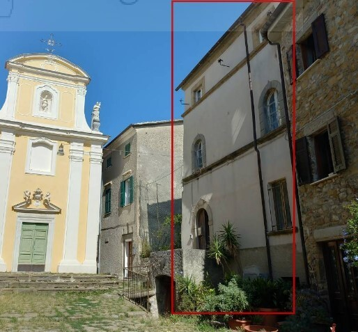 casa indipendente in vendita a Luni in zona Nicola