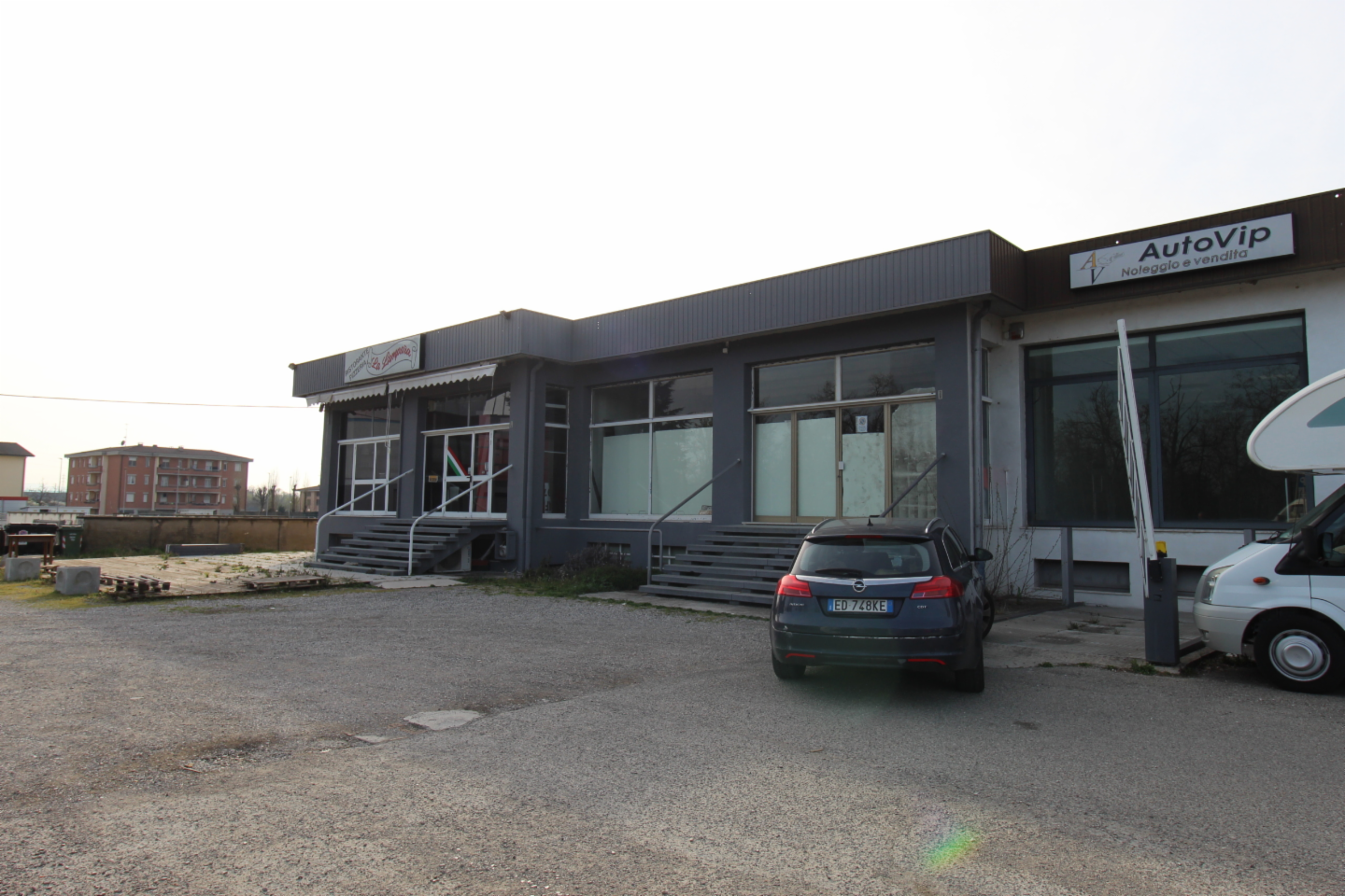 locale commerciale in vendita a Reggio nell'Emilia in zona Mancasale