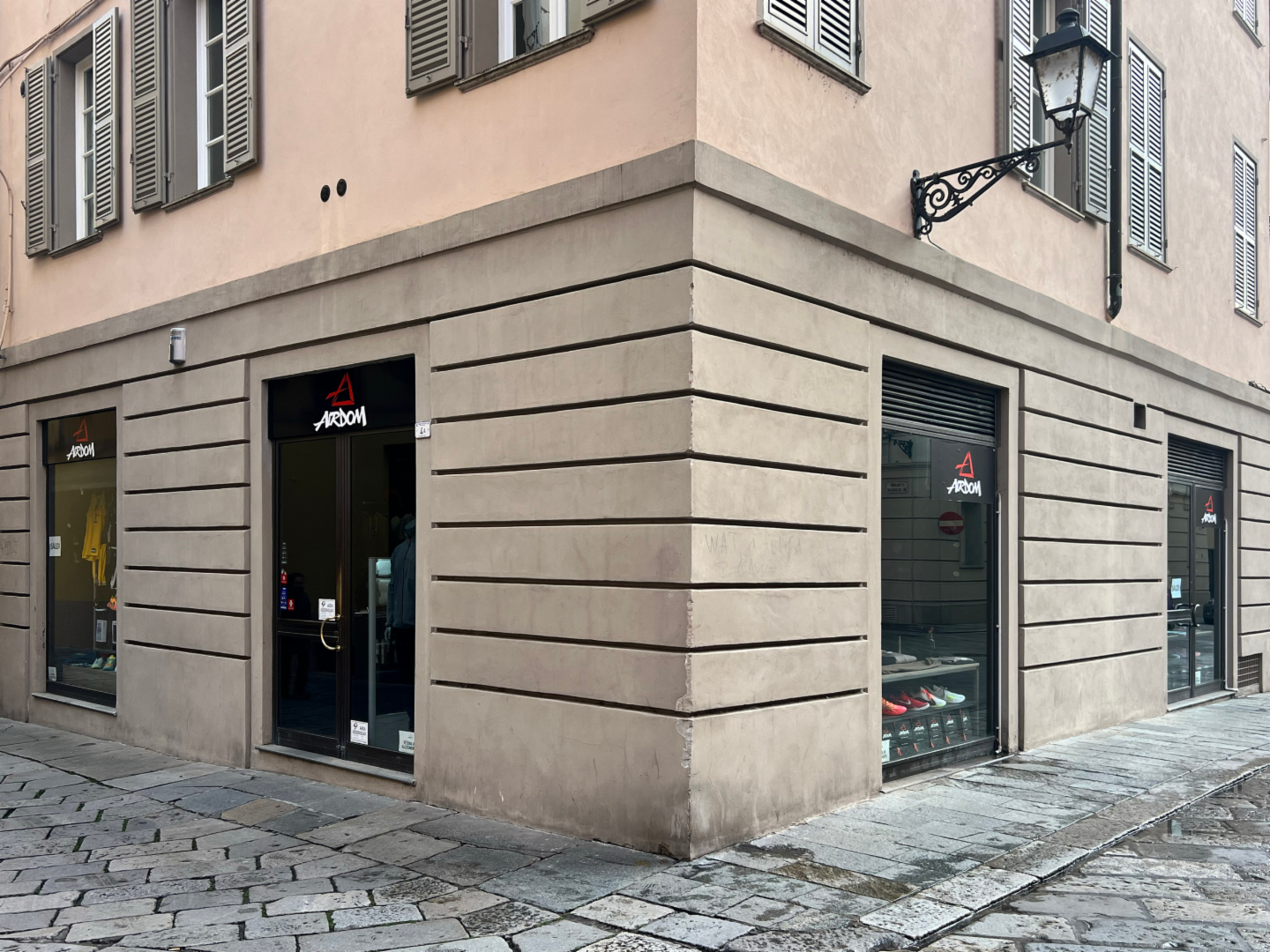 negozio in affitto a Reggio nell'Emilia in zona Città Storica