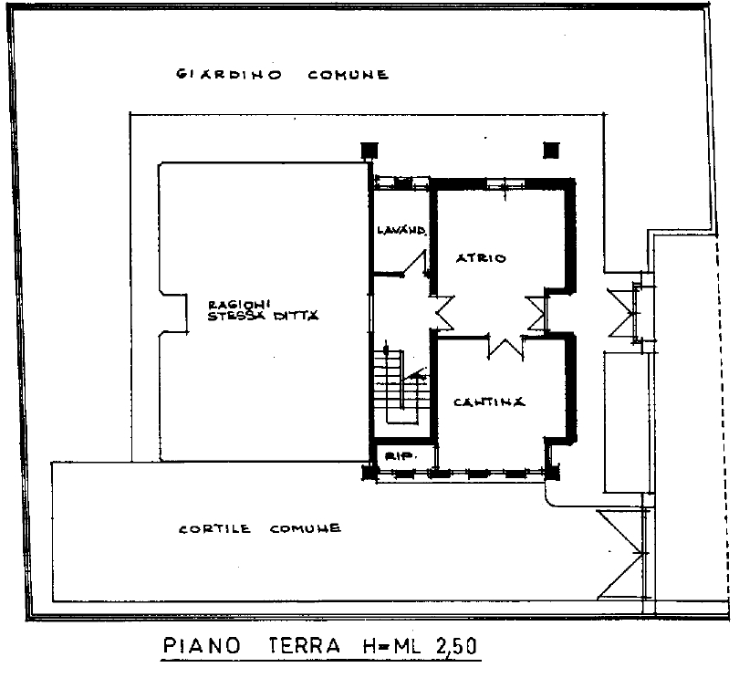 casa indipendente in vendita a Reggio nell'Emilia in zona Città Storica