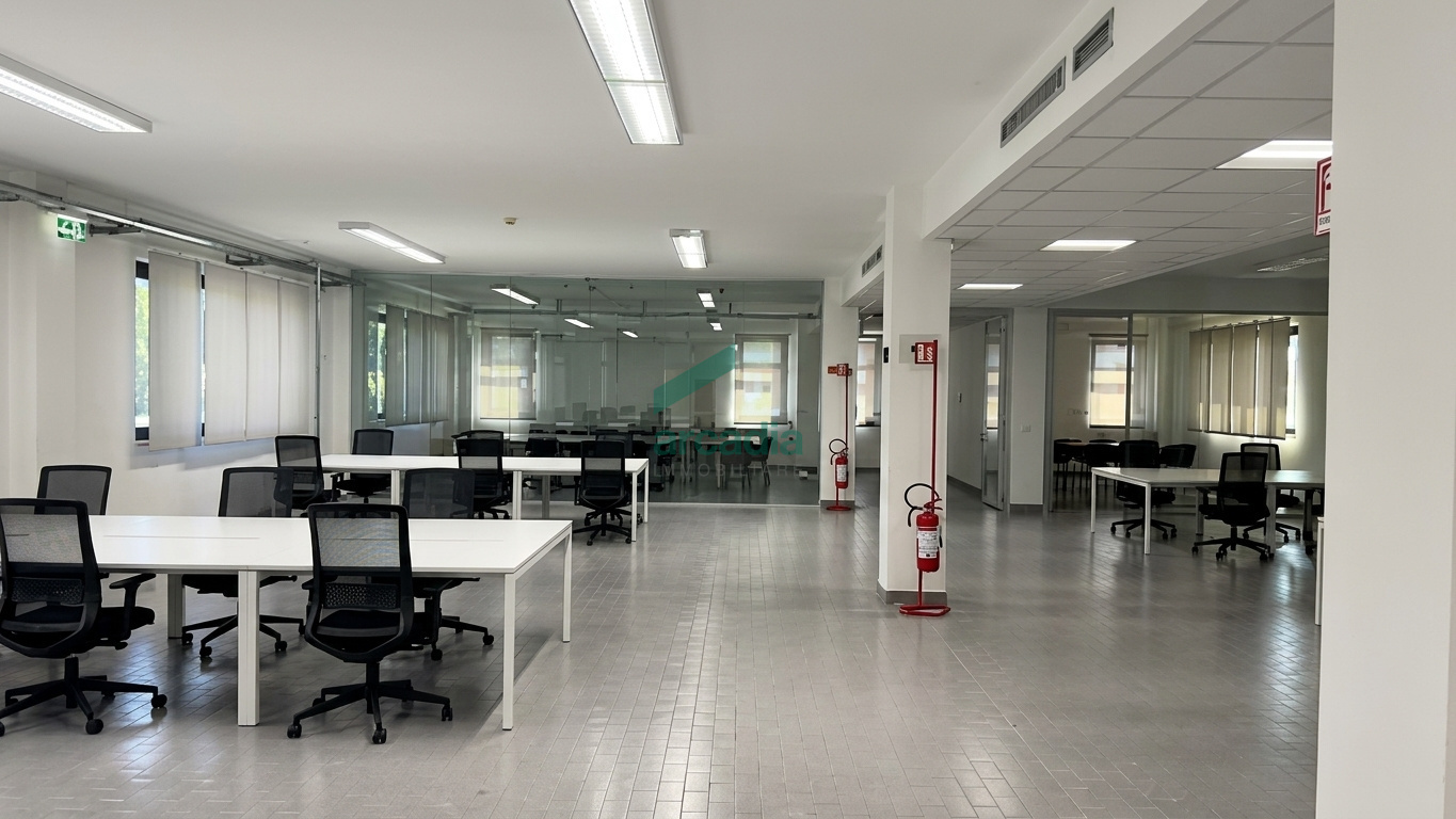 ufficio in vendita a Bari in zona Zona Industriale