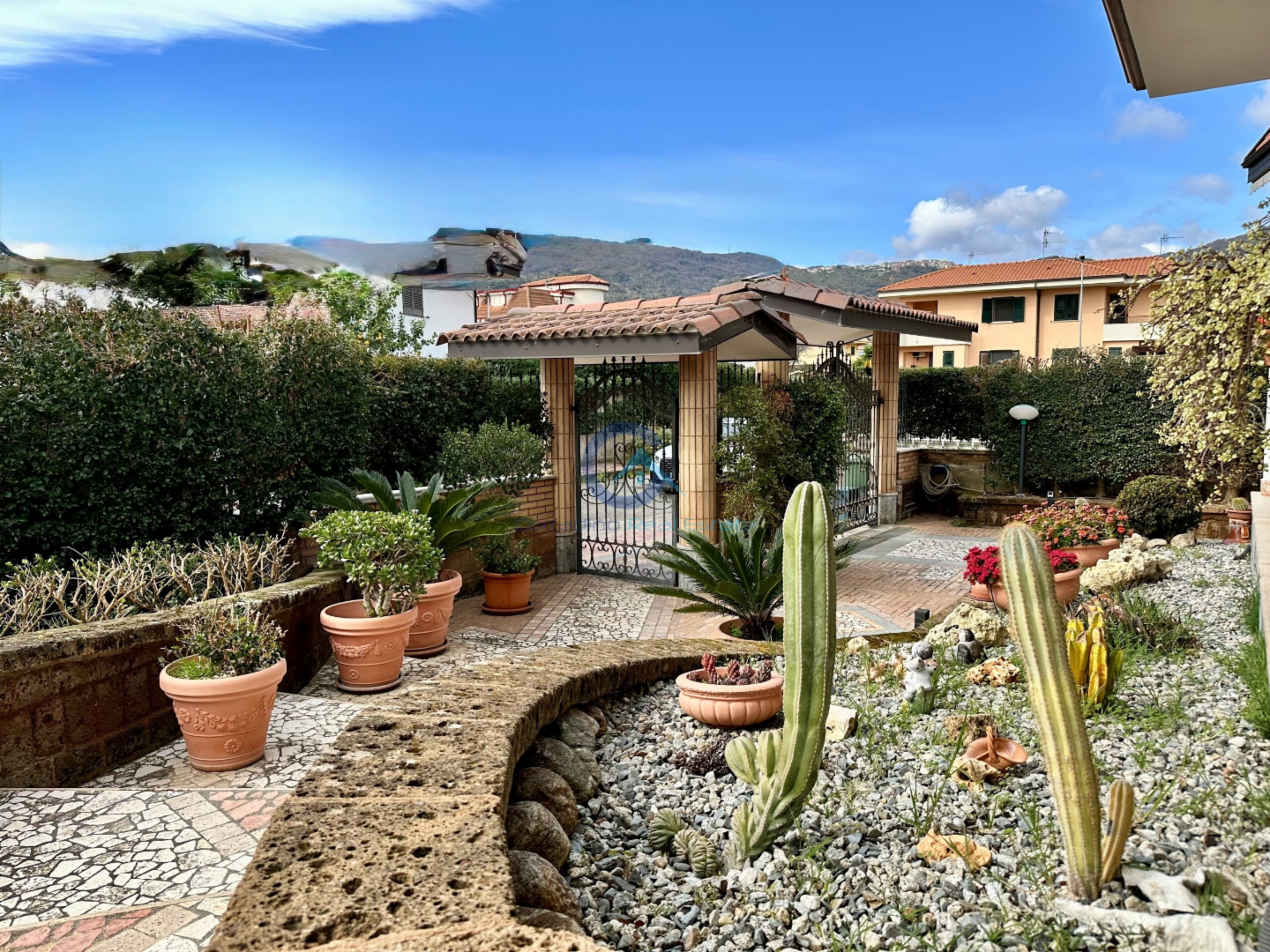 casa indipendente in vendita a Montepaone in zona Montepaone Lido