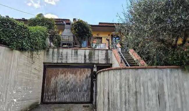casa indipendente in vendita a Vernio in zona San Quirico