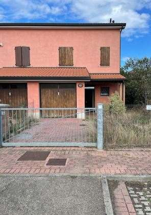 casa indipendente in vendita a Carpi