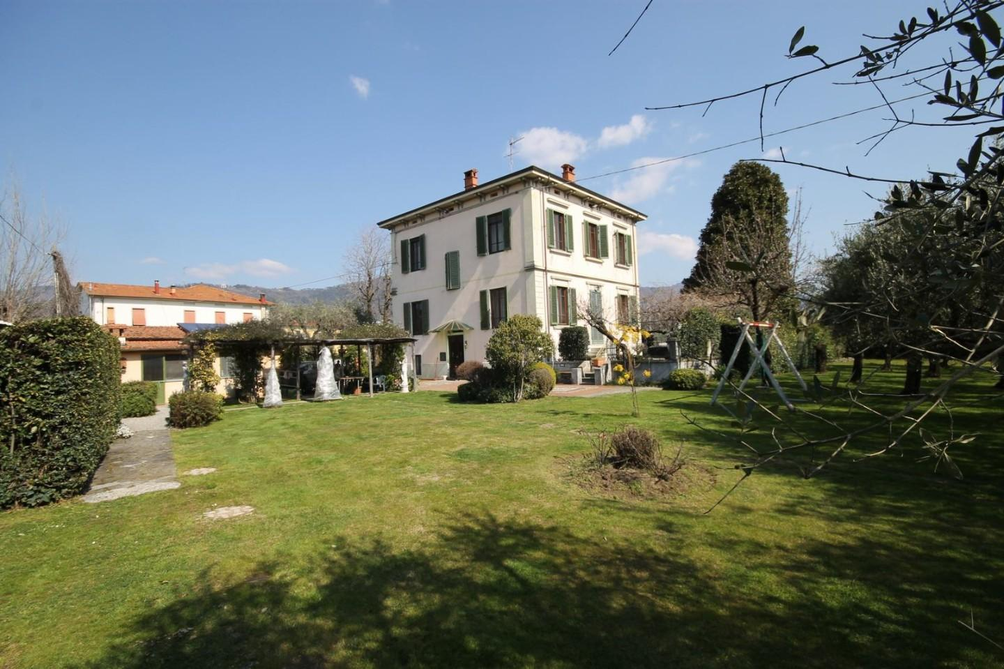 casa indipendente in vendita a Capannori in zona Marlia