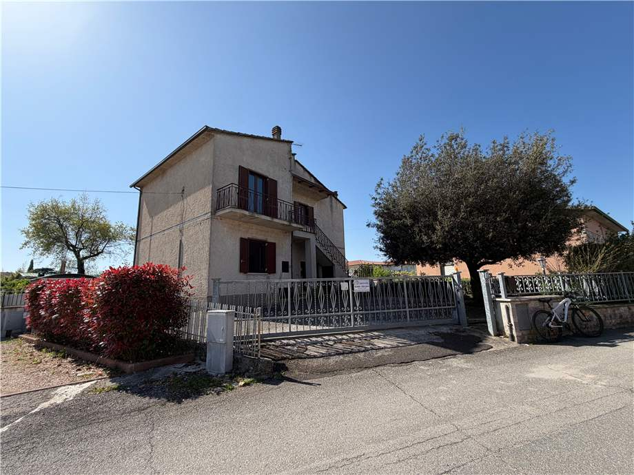 casa indipendente in vendita a Gualdo Cattaneo in zona San Terenziano
