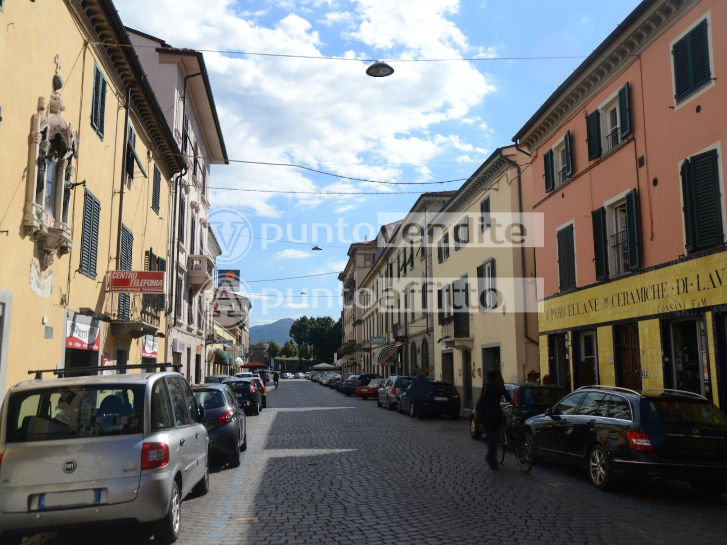 locale commerciale in vendita a Lucca in zona Centro Città