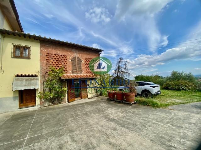 intera palazzina in vendita a Buggiano in zona Borgo a Buggiano