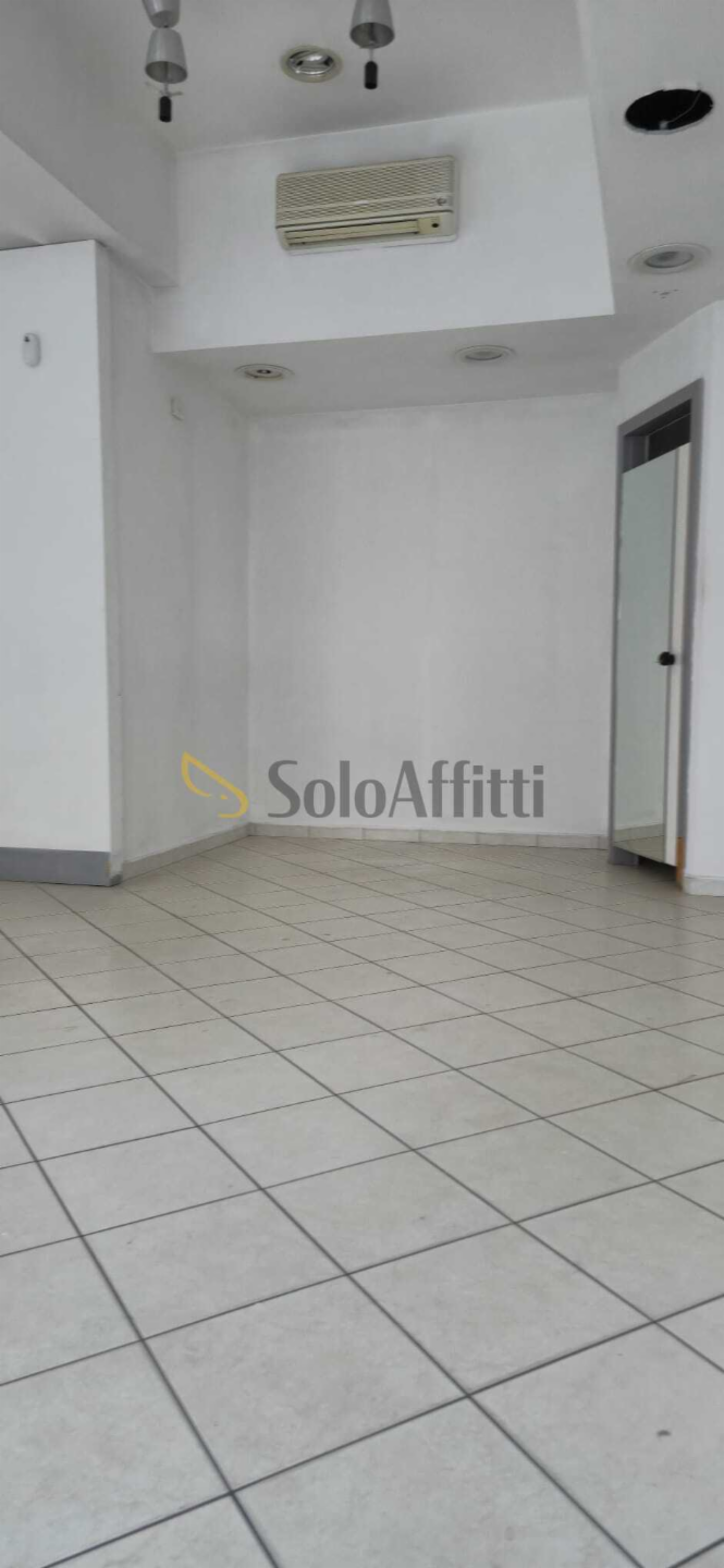 locale commerciale in affitto a Torino in zona Borgo San Paolo