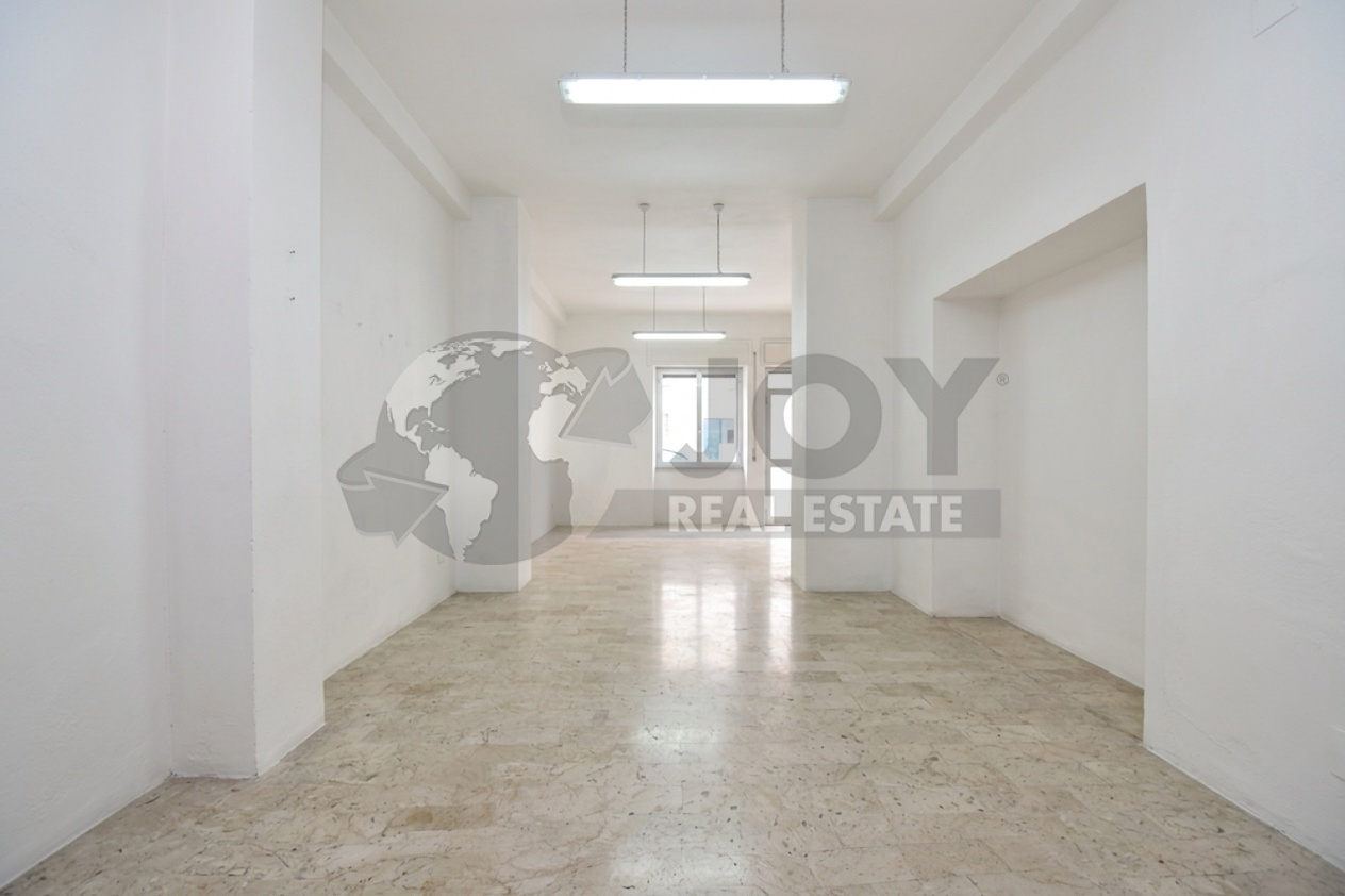 locale commerciale in vendita a Lecce in zona Centro Città