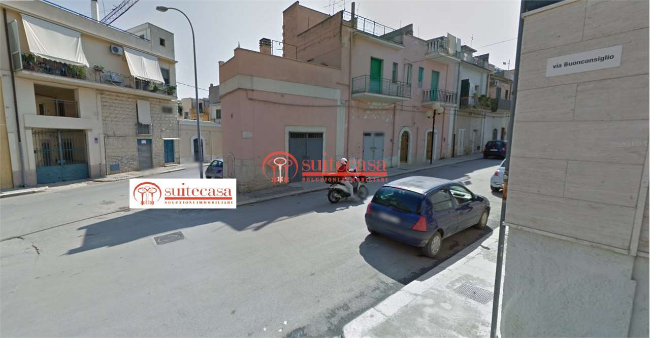 negozio in vendita a Canosa di Puglia