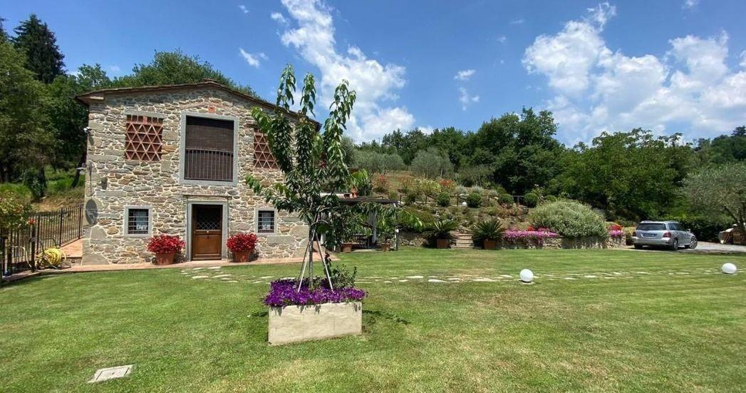 casa indipendente in vendita a Pescia