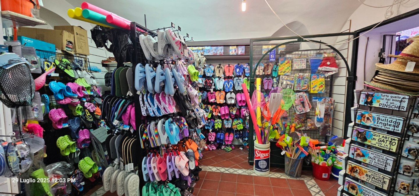 locale commerciale in vendita ad Alassio