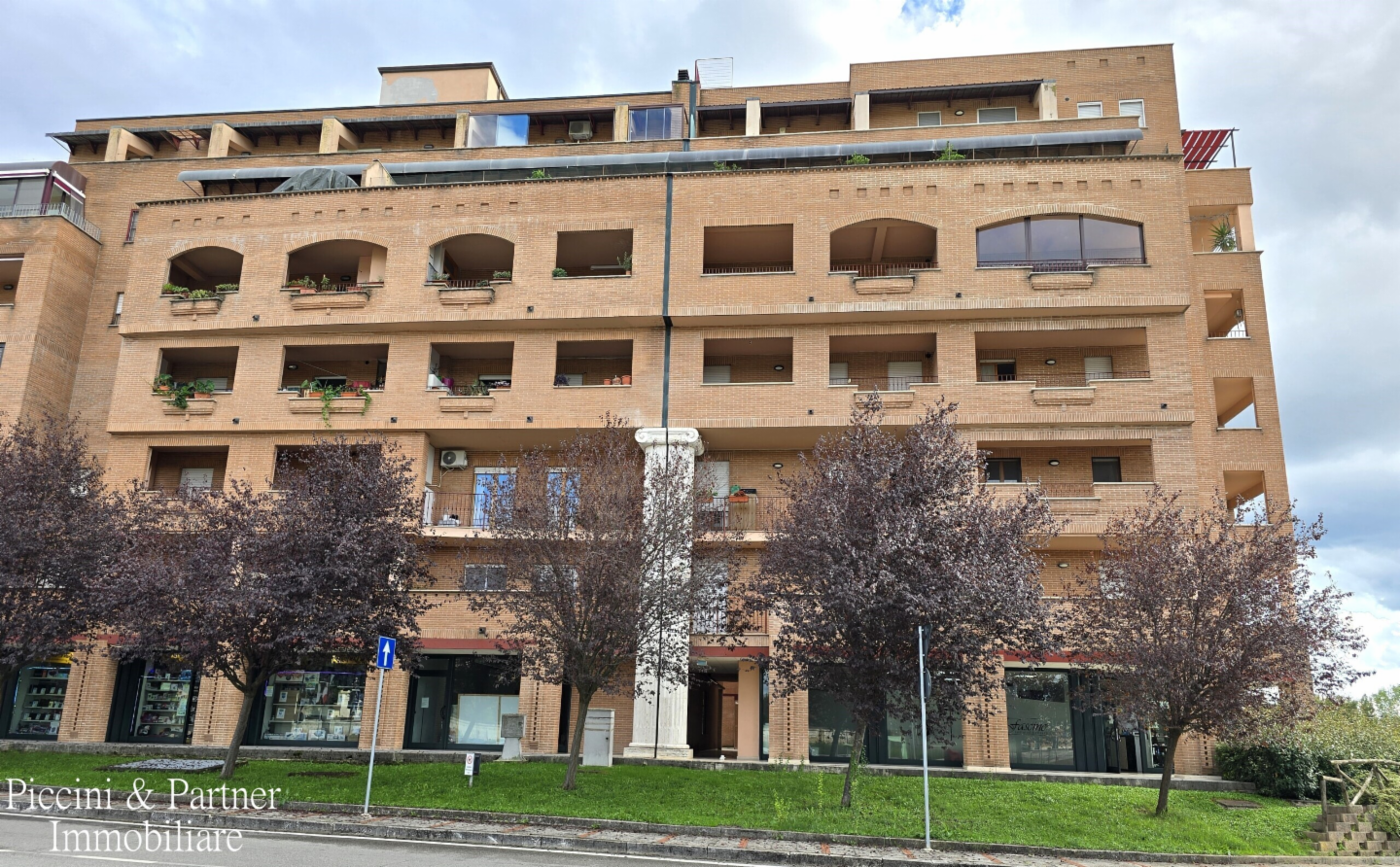 locale commerciale in vendita a Bastia Umbra