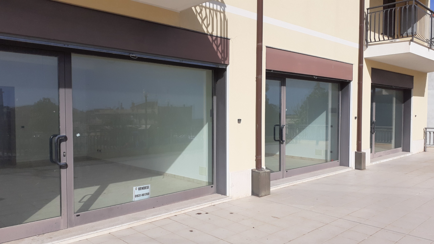 locale commerciale in vendita a Canicattini Bagni