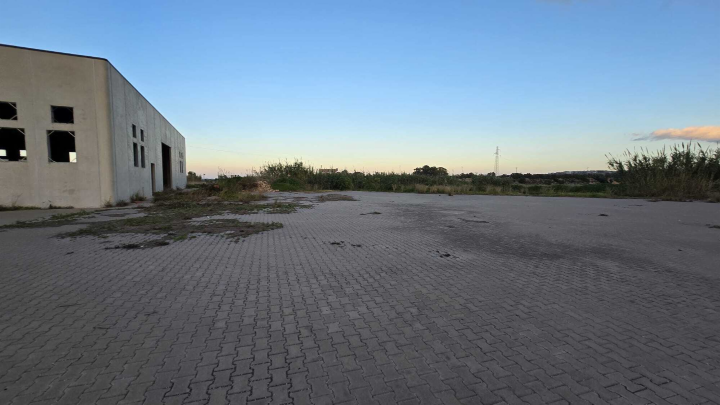 capannone in vendita a Siracusa in zona Targia